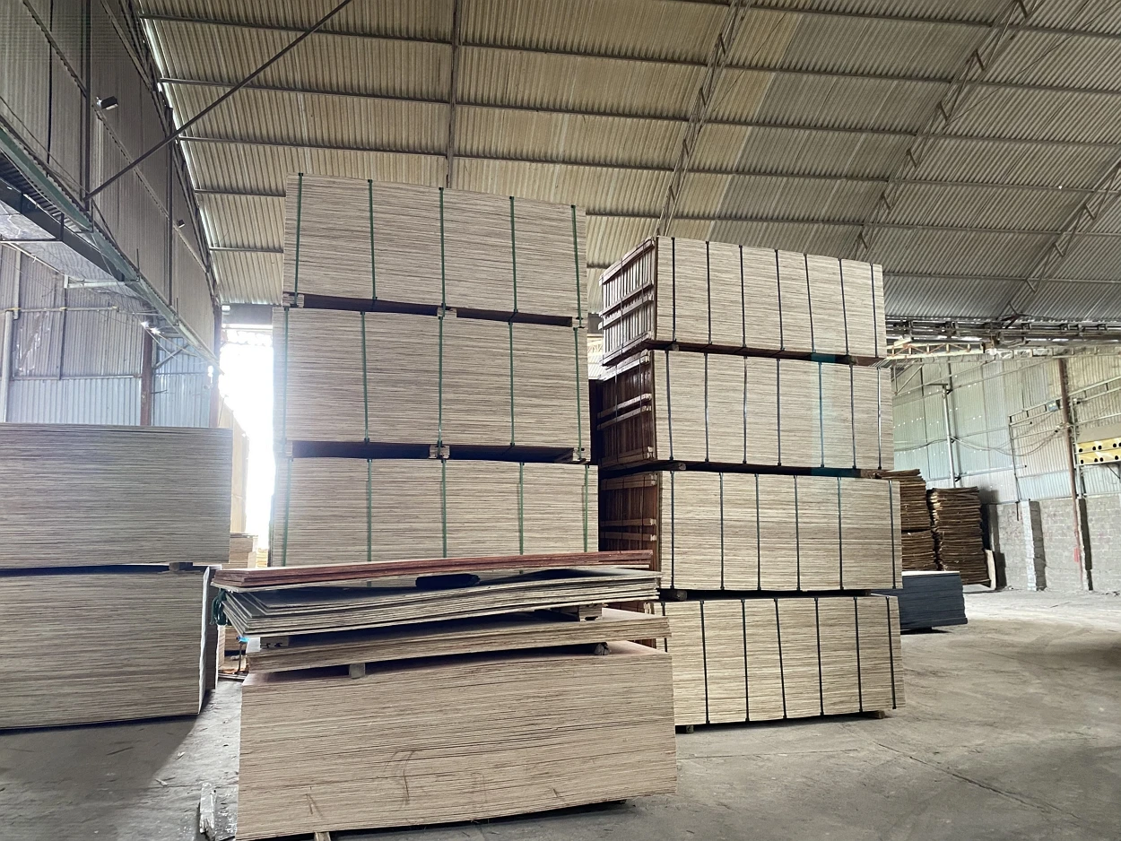 Customized Cheap Container Floor Wooden Plywood 1160x2400x28mm Smooth