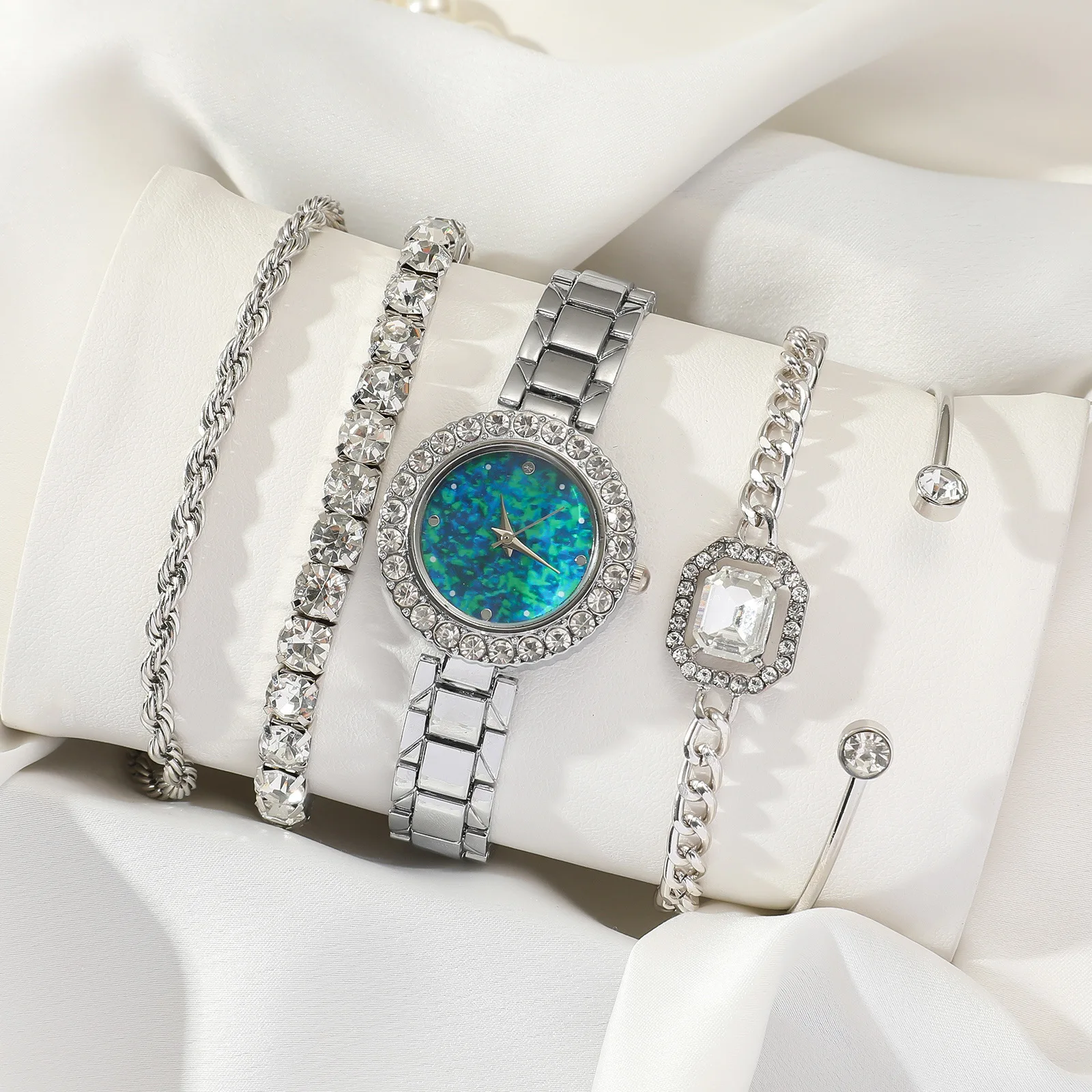 Shop Our 5 Pcs Fashion Women Watch Gift Set - Luxury & Style