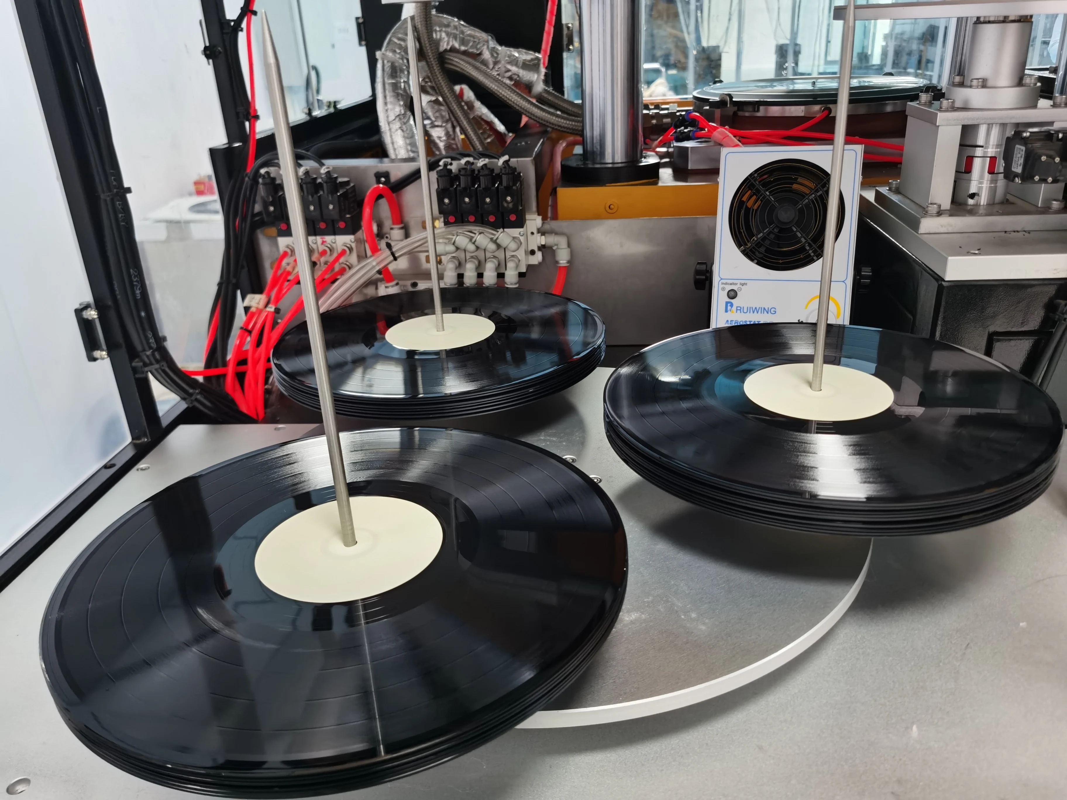 Vinyl pressing plant. Vinyl press. Vinyl pressing plant. Vinyl pressing plant. печать винила.