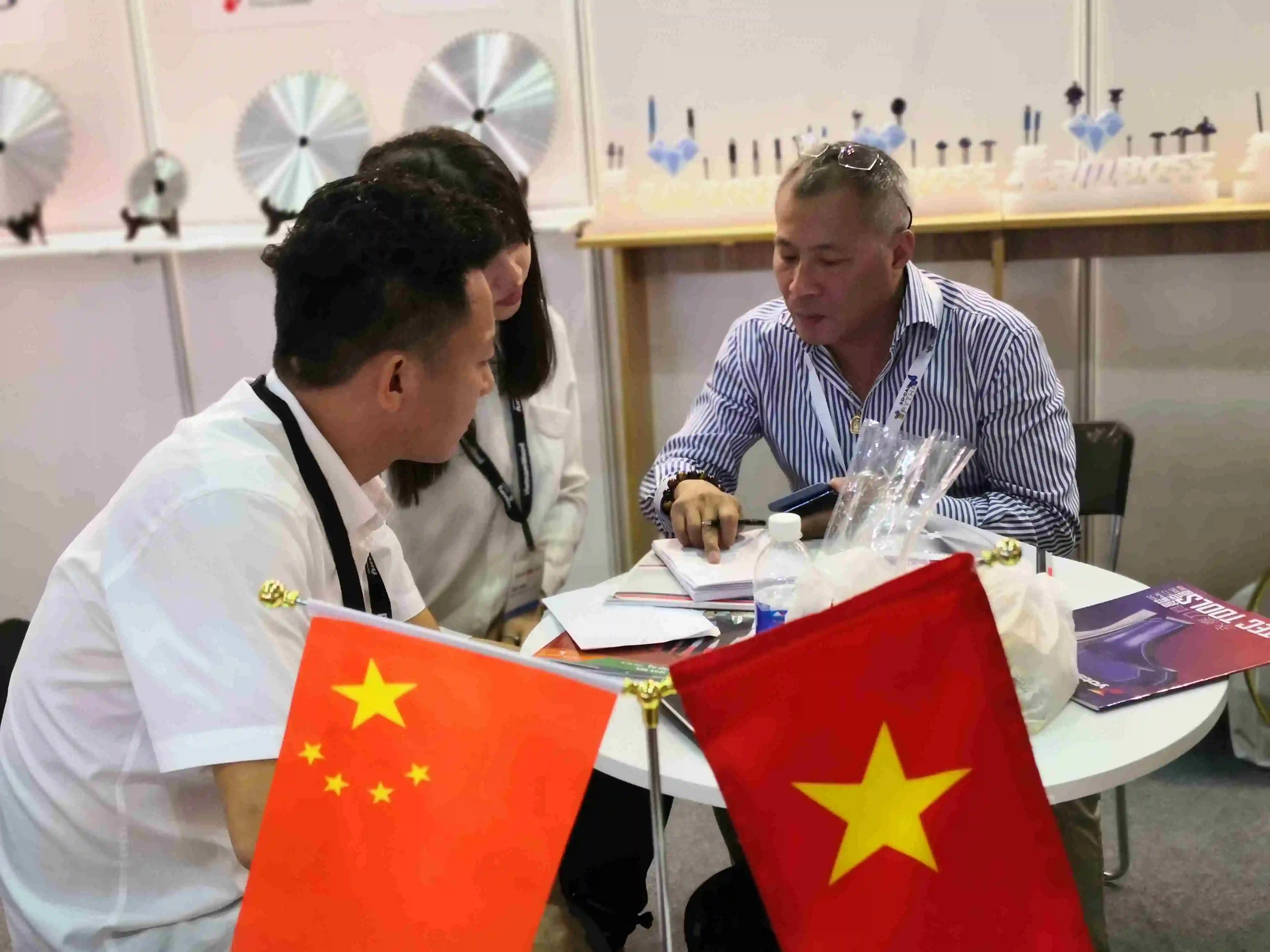 Smooth Cut Surface No Burrs High Quality Composite Materials TCT Circular Saw Blade