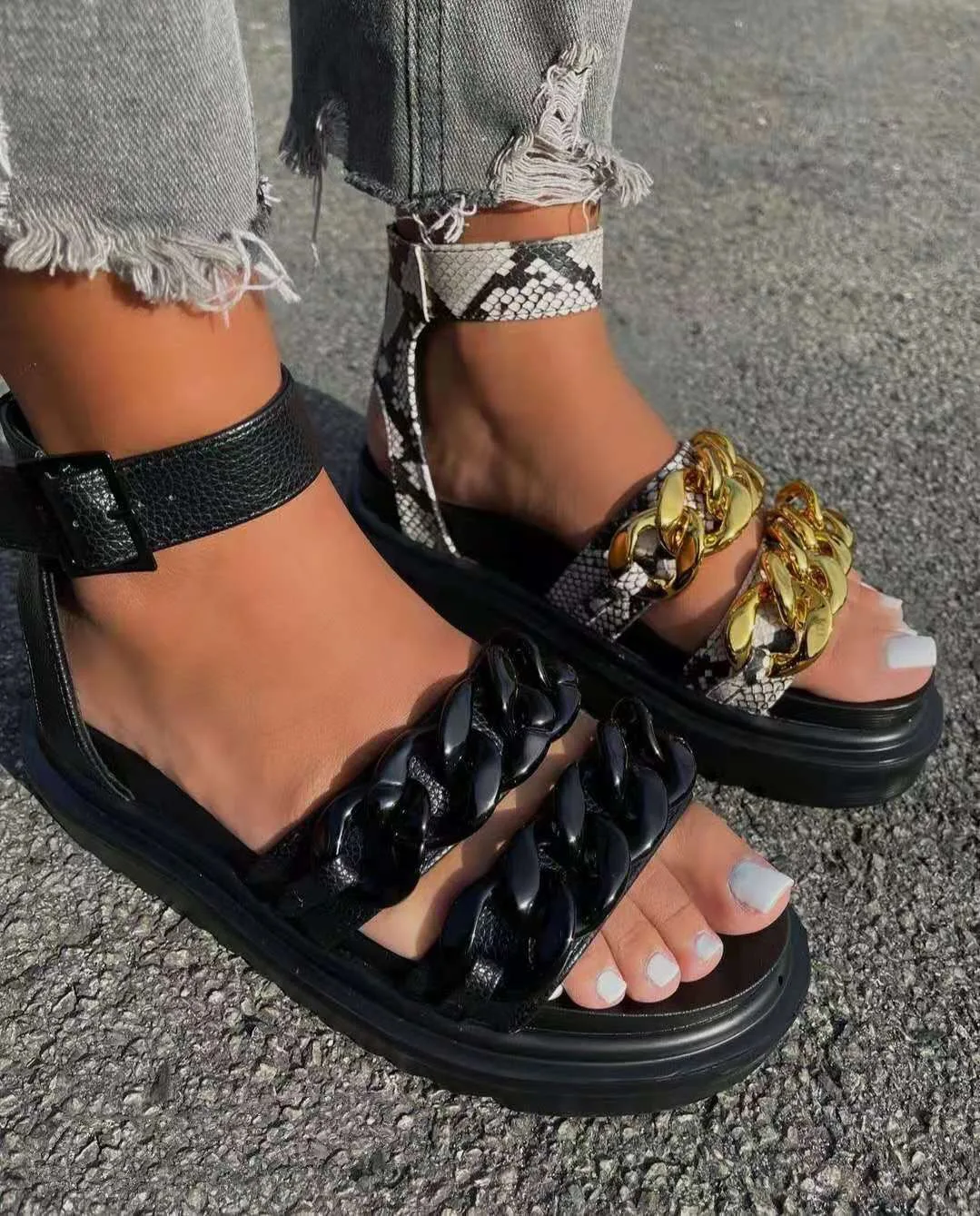 2021 Europe & American hot sale high quality thick bottom shoes fashion metal chain women out street plus size sandals