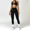 Reggiseno e leggings neri