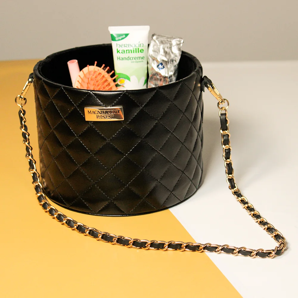 Fabricant de luxe Vente en gros Taille personnalisée Sacs de rangement en cuir ronde avec logo métallique pour trajets quotidiens, emballage cadeau avec poignée en chaîne
