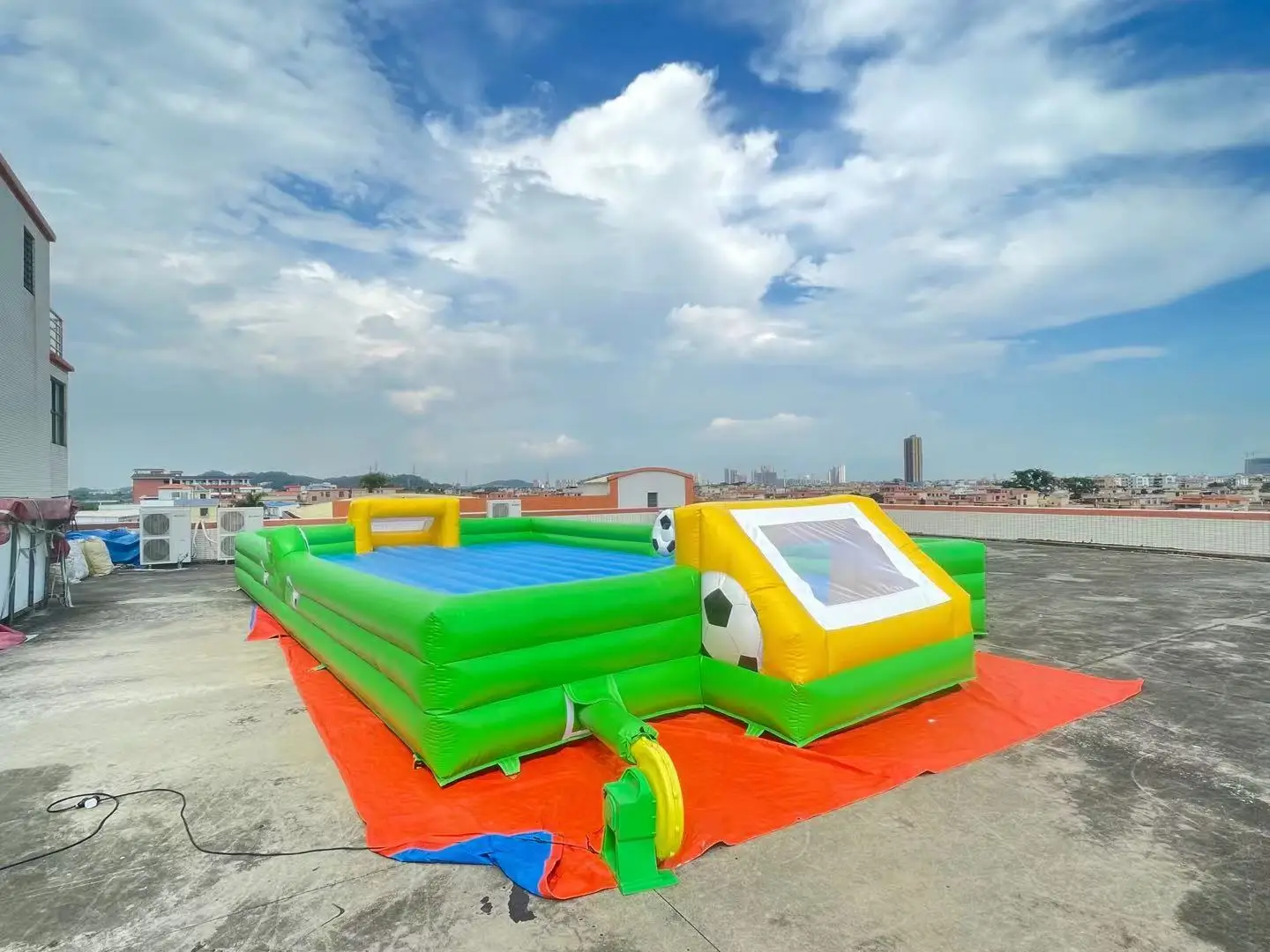 PVC Assurance Portable Inflatable Soccer Field Inflatable Football Field Inflatable Football Pitch for Kids