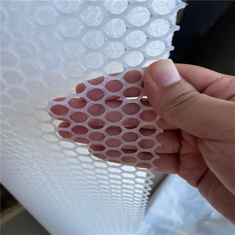 Plastic Chicken Wire Mesh Hexagonal Plastic Poultry Netting Extruded Plastic Chicken Wire Fence PVC Coated for Saling
