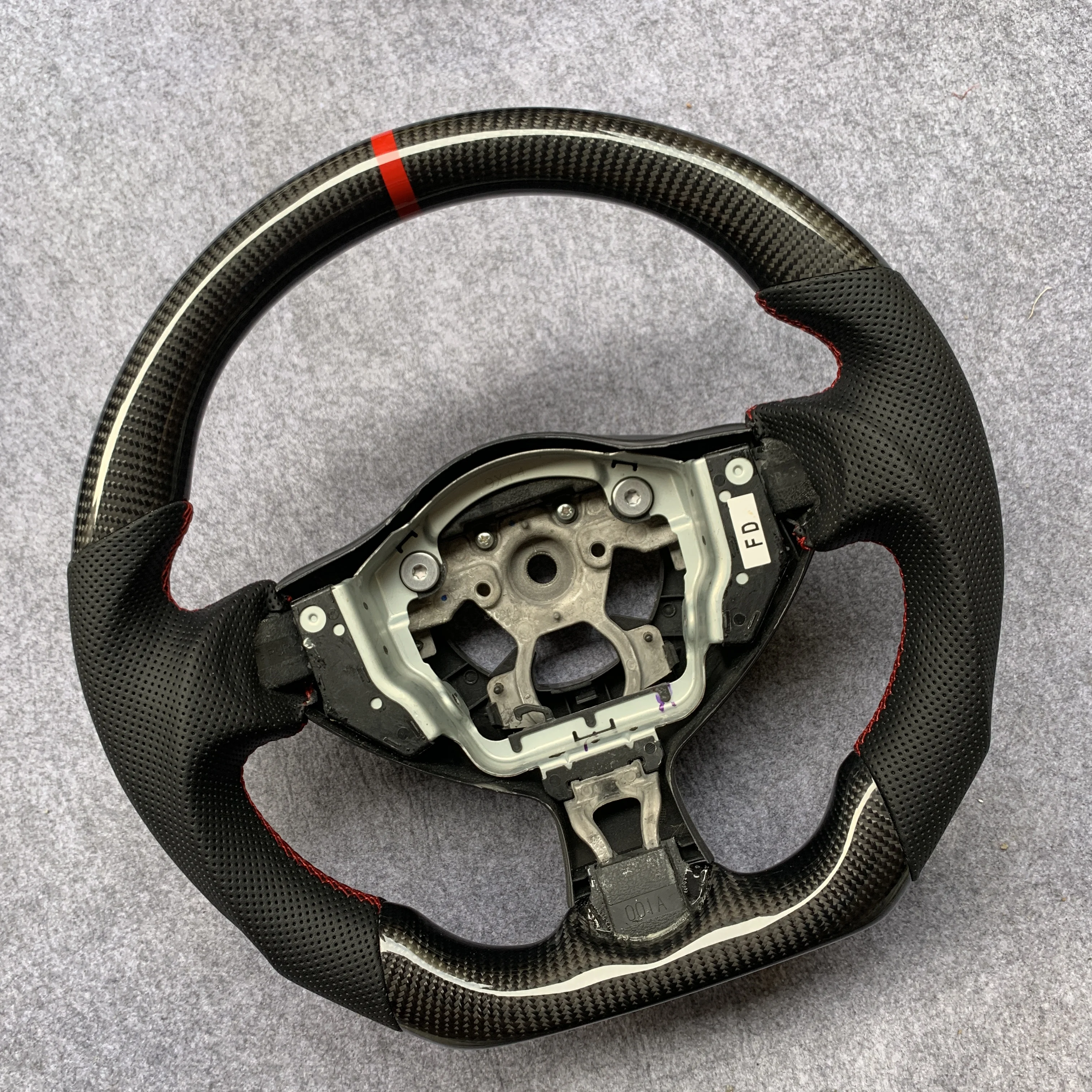 Factory Supply Customize Flat Bottom Steering Wheel for Nissan 2018 370Z With Black Perforated Leather Red Center Line