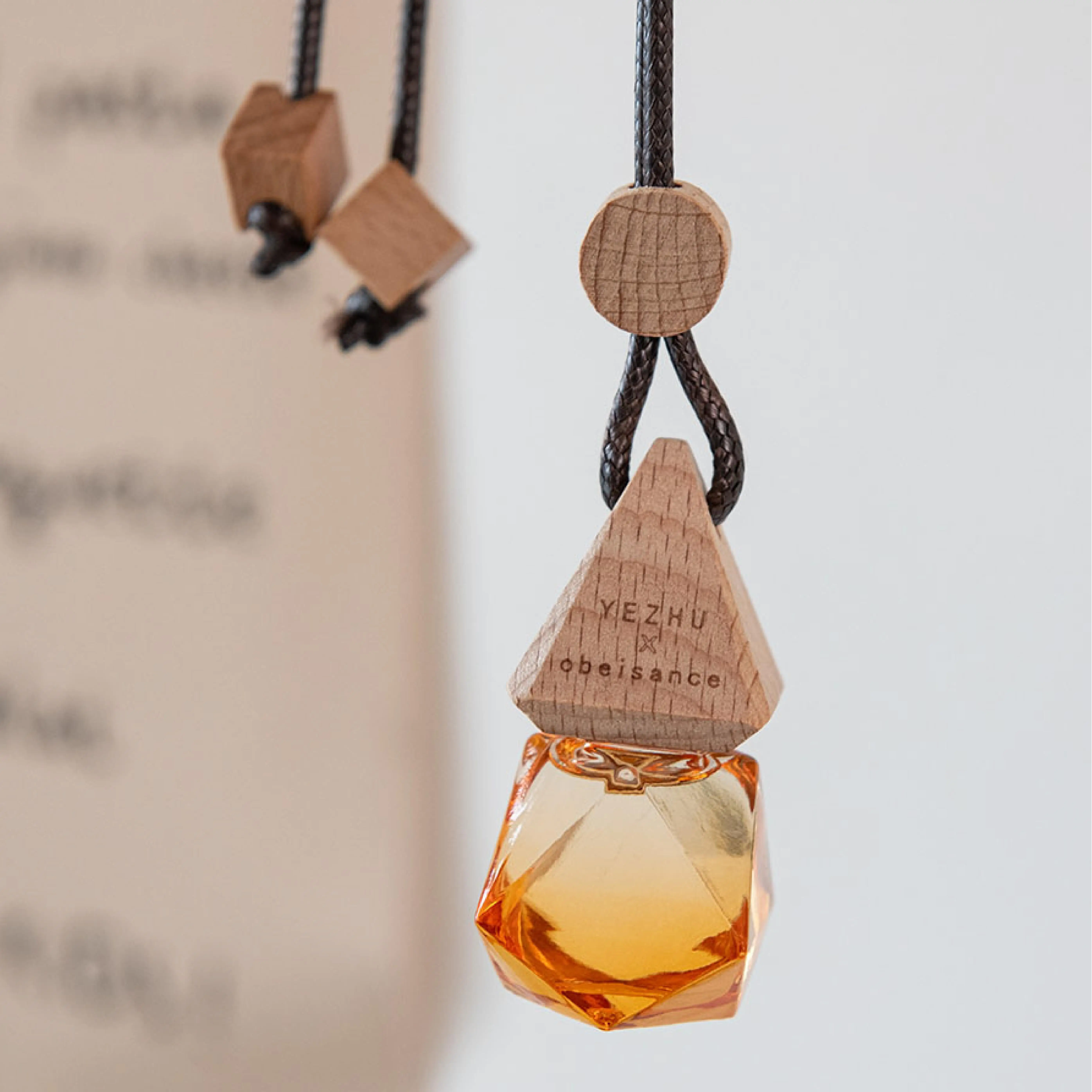 High-end Gift Customized Logo Car Perfume Fragrance Diffuser Natural Plant Essential Oil Car Air Freshener