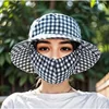Tea-picking hat [black and white grid]