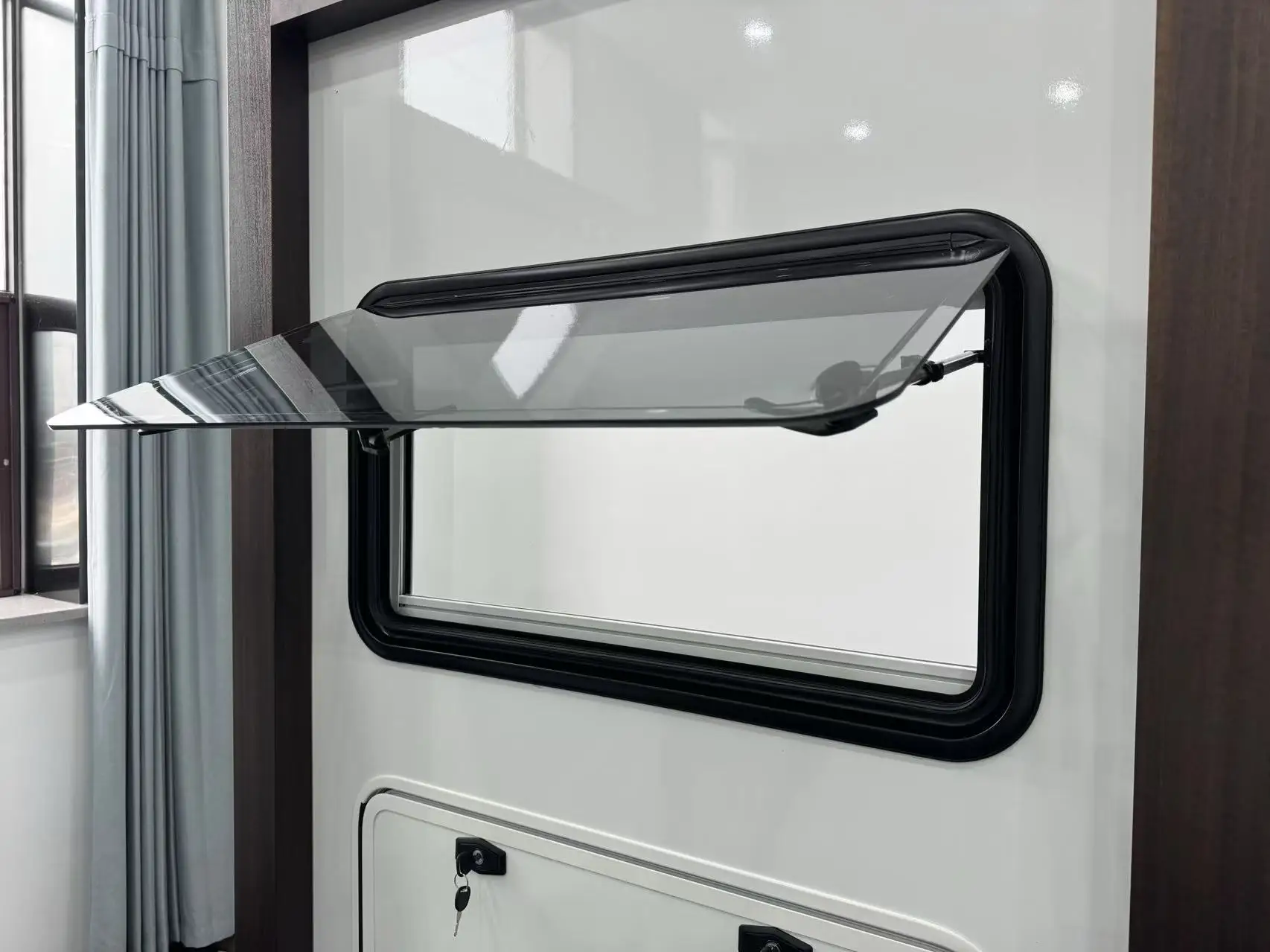 RV Extrapolated Window Aluminium - New Design Motorhome Blinds