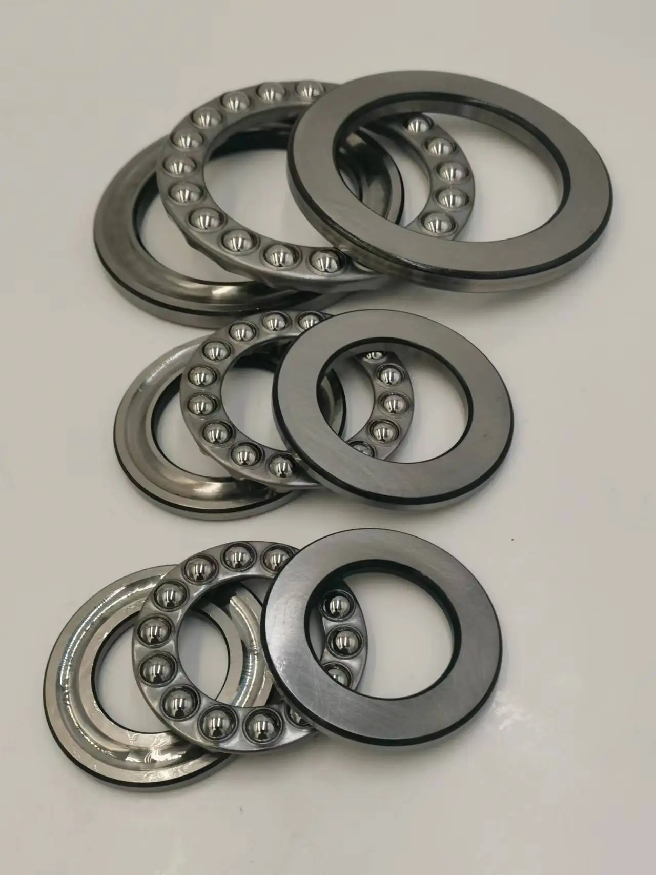 Gcr15 High Quality Thrust Bearing Manufacturer 51320 51322 51324 51326