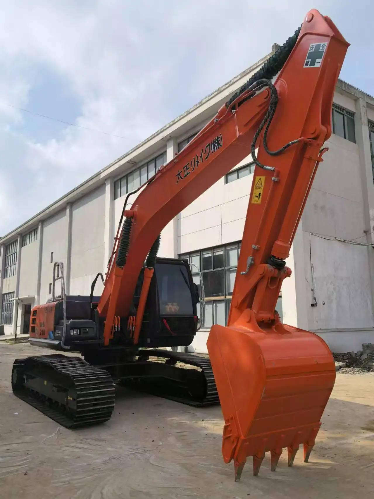 Used Hitachi ZX210 Wheel Excavator - 20 Ton, Excellent Condition