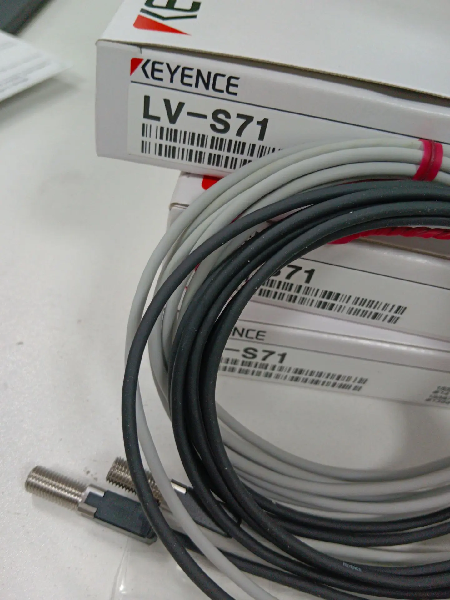 KEYENCE LV-S71 Compact 655 Nm M6 Laser Sensor - Fast Response