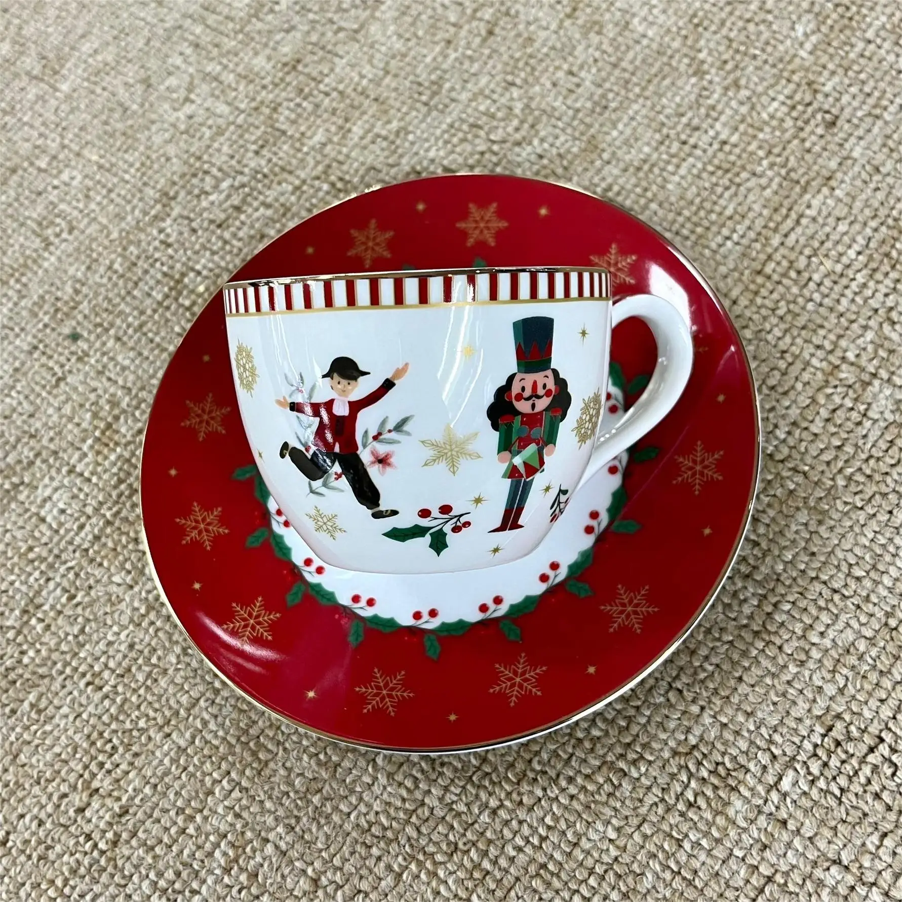 Gold Trim Ceramics Fine Bone China Holiday Vibe Tea Coffee Cup and Saucer Set manufacture