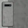 Gris oscuro