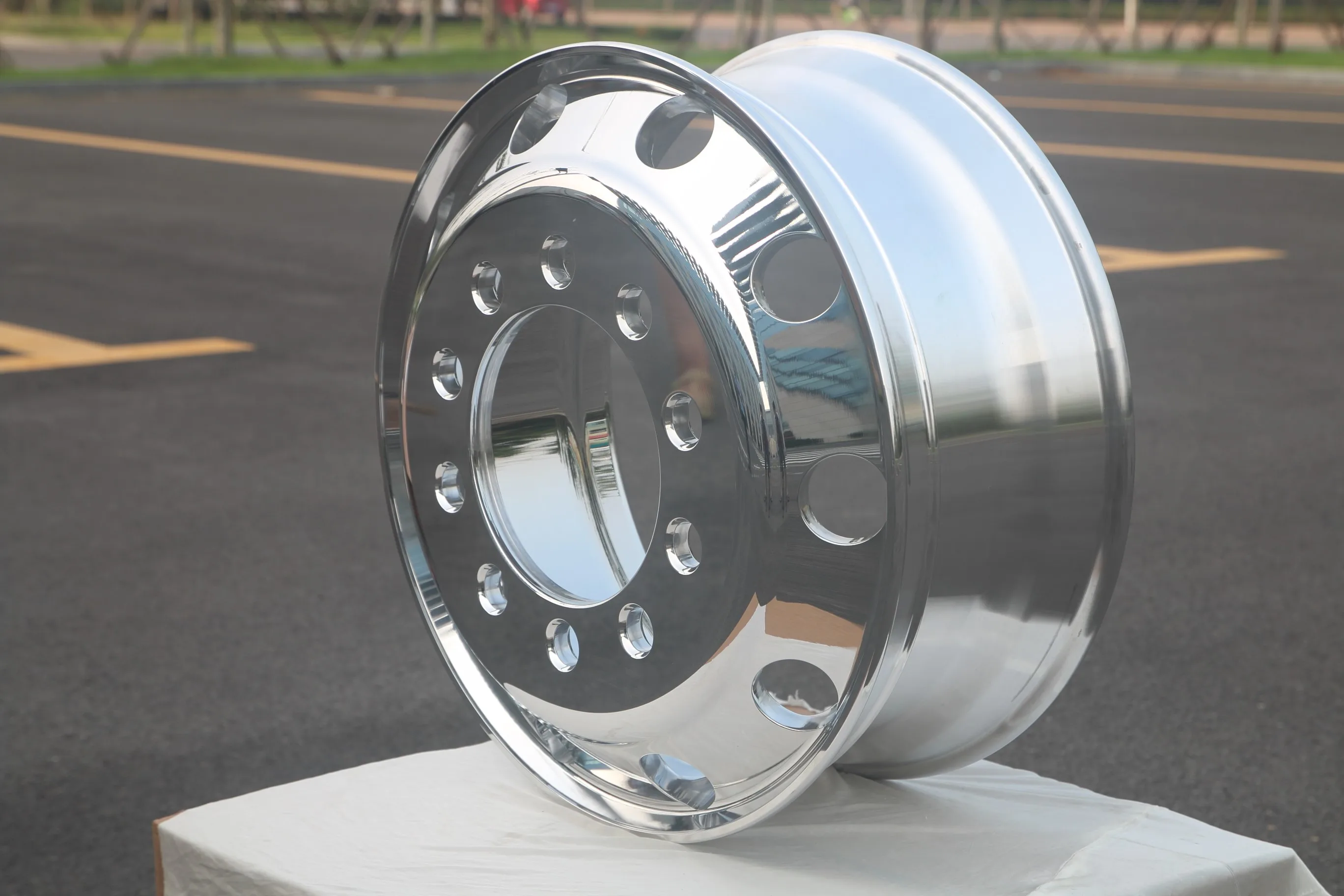 22.5 Inch Aluminum Truck Wheel Rims - Durable & Lightweight