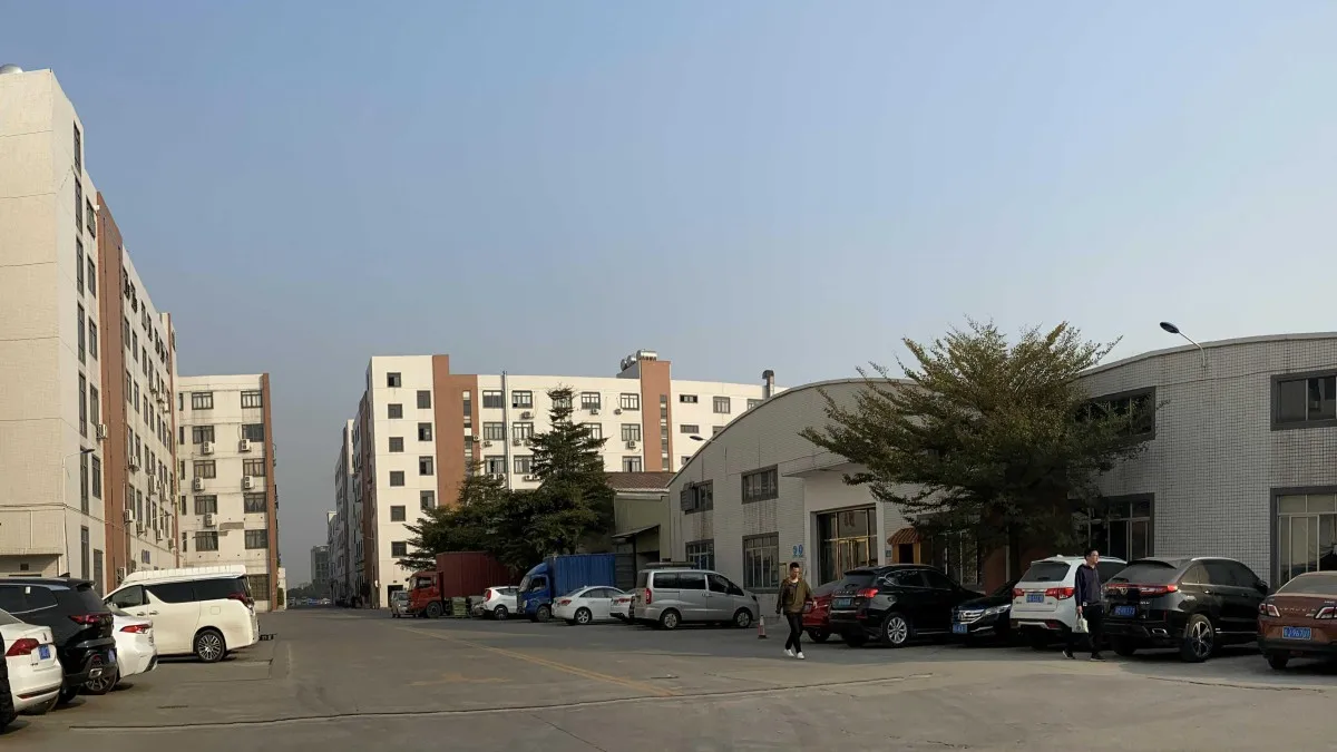 Guangzhou Dongzhicai Embroidery Lace Co., Ltd. 1