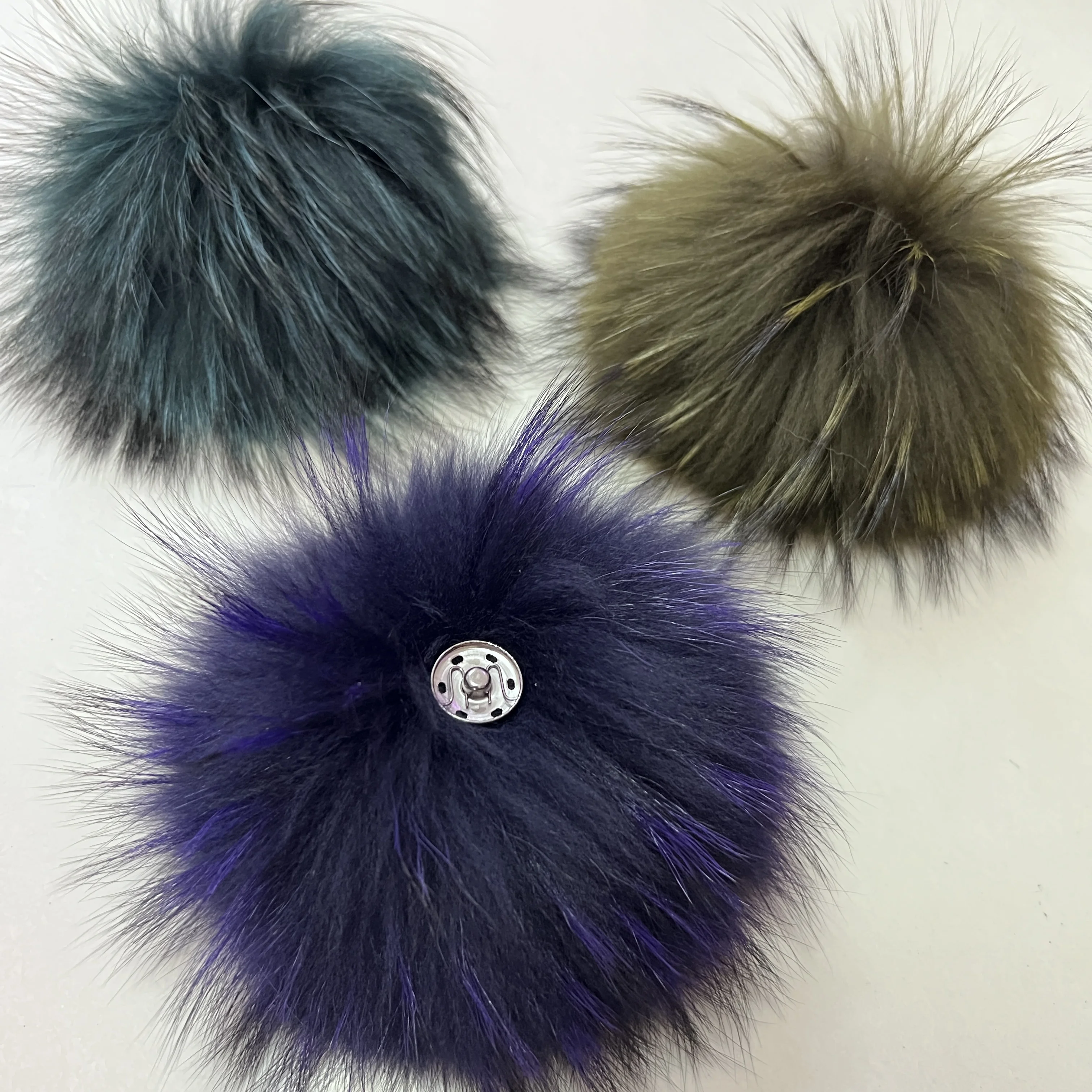 Оптовая продажа с фабрики Меховые помпоны для шапки 15 см пушистые Помпоны из натурального меха енота большие