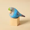 Bloque de madera de loro azul tallado en madera