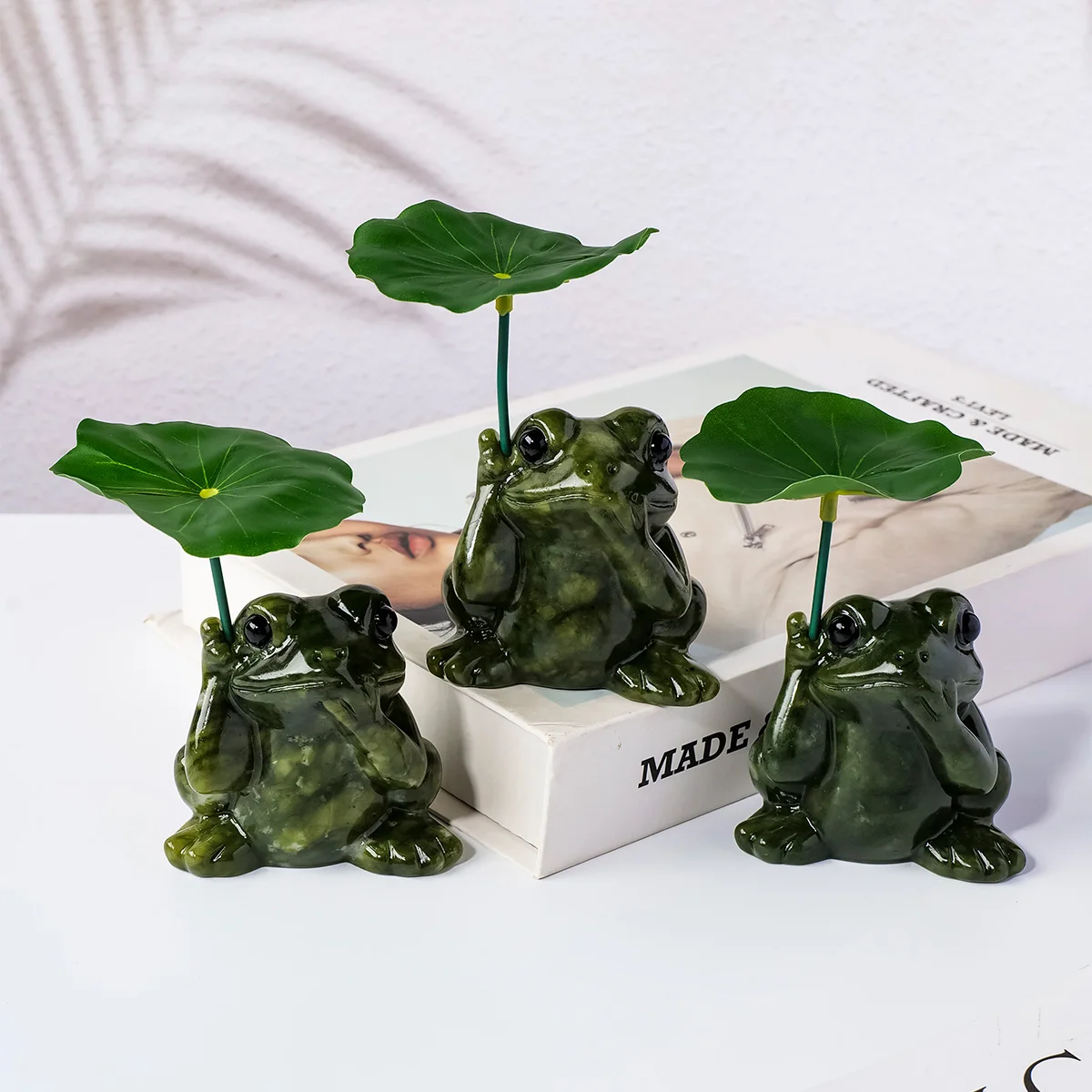 High Quality Natural Xiuyan Jade Frog Figurine with Lotus Leaf