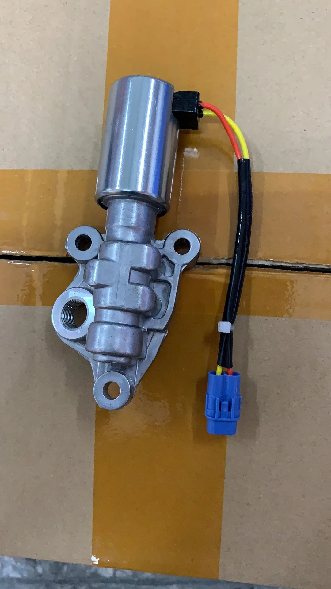 Auto Engine Oil Control Solenoid Valve 16550-69GE3 for