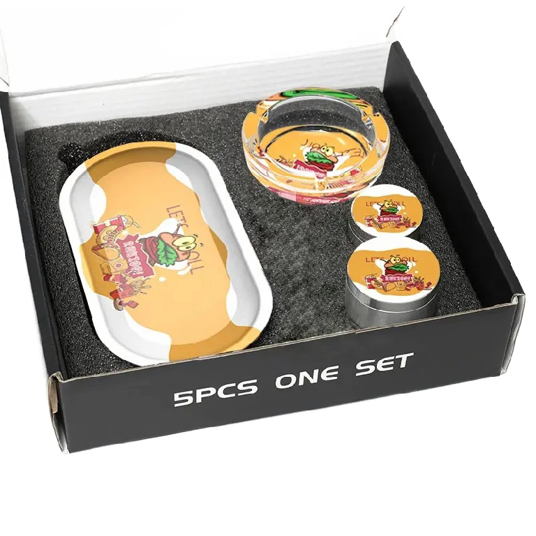 Sip in style with glamorous gold and white straws