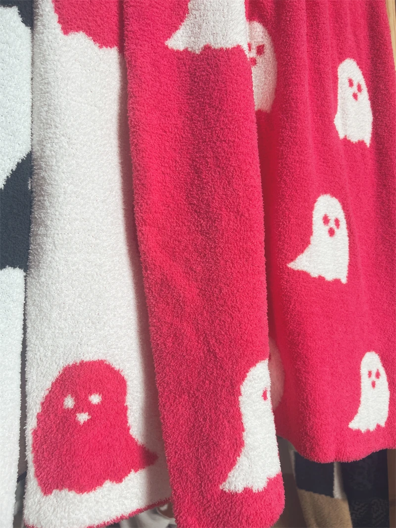 New 100% super cozy polyester feather yarn Ghost knitted throw blanket for Halloween supplier