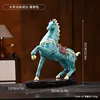 Il cavallo di grandi dimensioni arriva in bronzo di successo