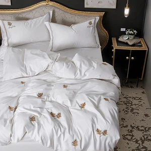 Wholesale 100% Cotton Luxury Hotel Bedding 60S 300TC High Quality Bedsheet Set Custom Gold Leaf Embroidered Pattern Woven