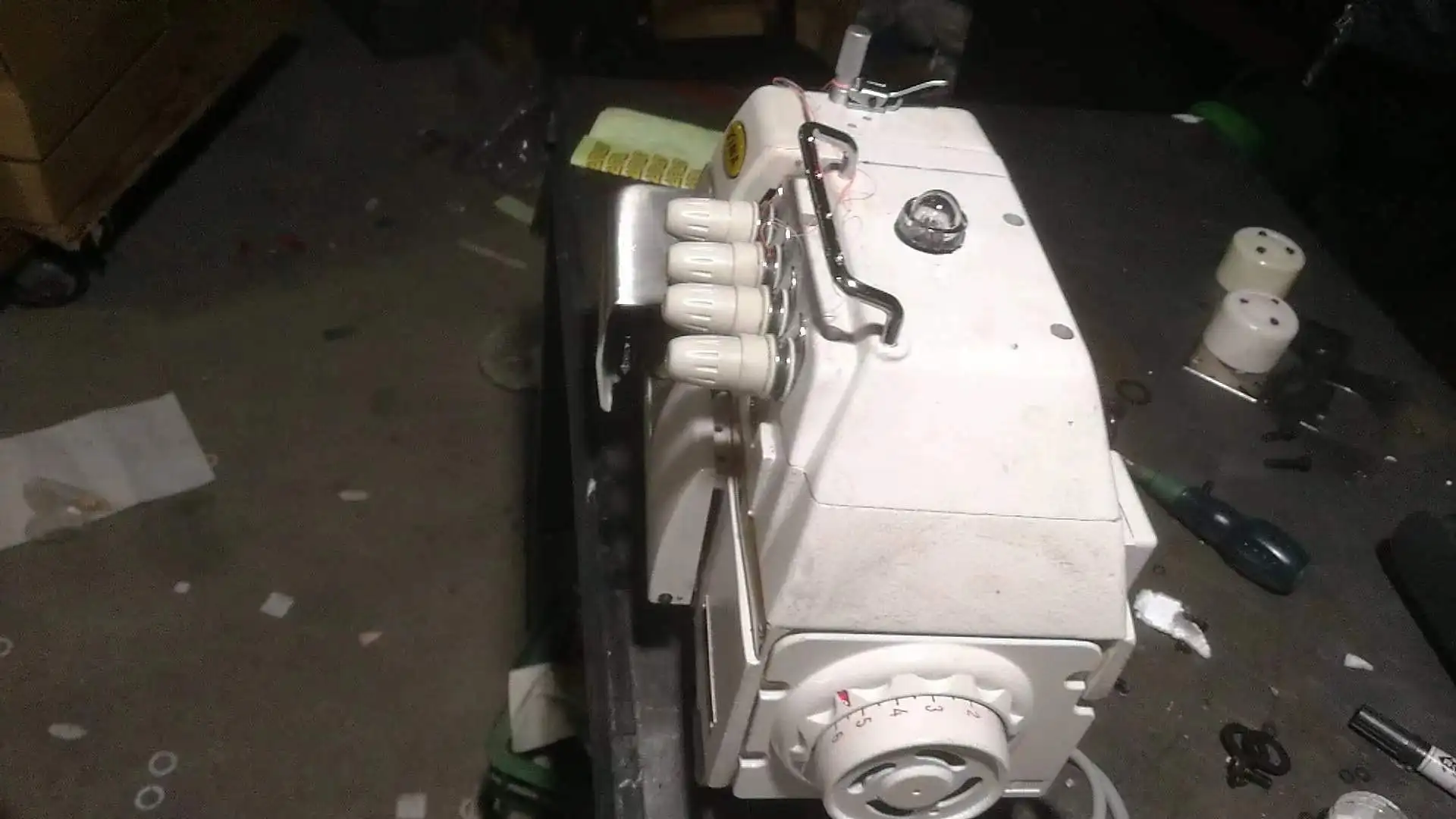 QK-747  Ordinary Model Wholesale Price 4-thread Flatbed Industrial Overlock Sewing Machine