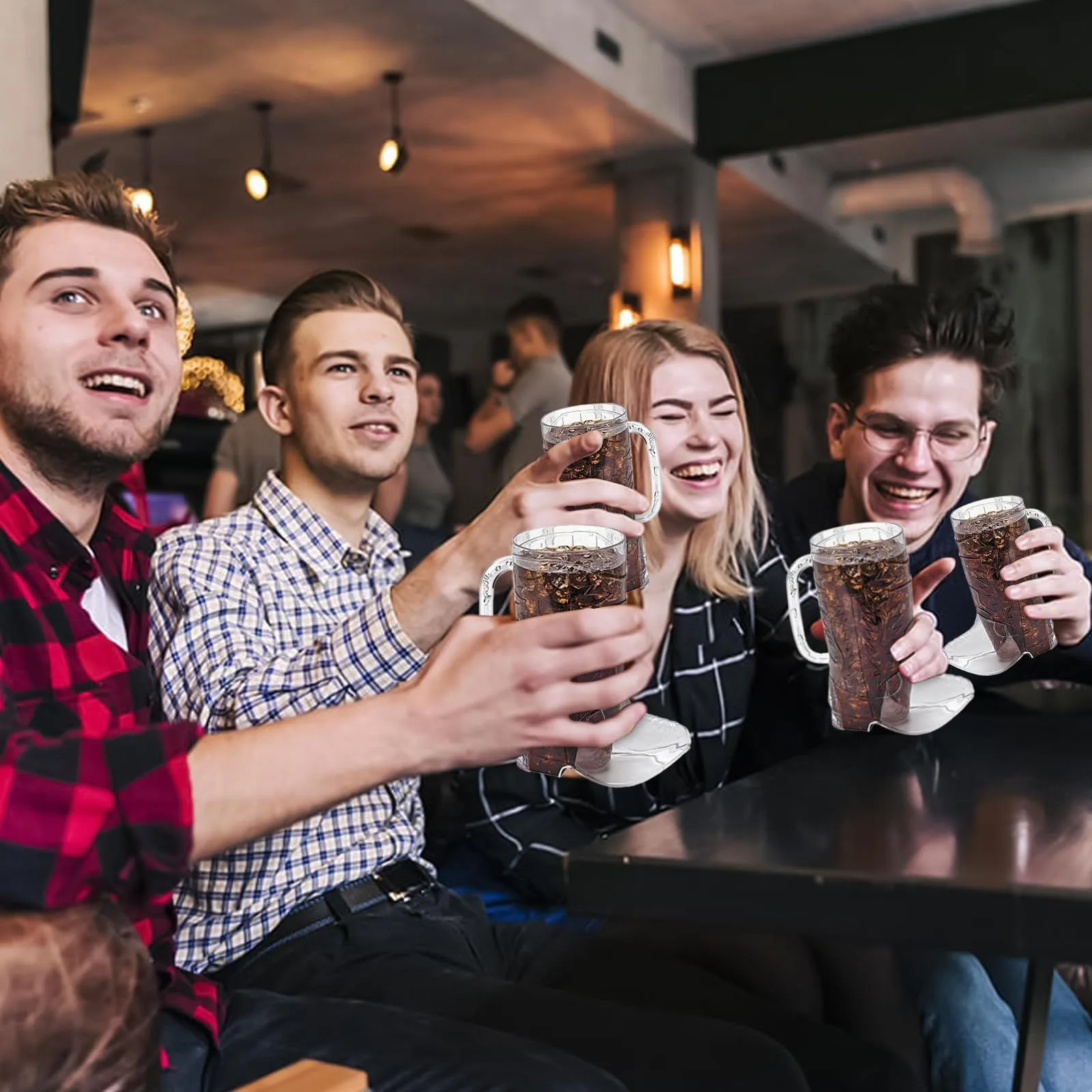 Бар люди с ним. Бар люди с ним. Иностранцы бар. Барная стойка с людьми. Бары люди отдыхают показать фото.