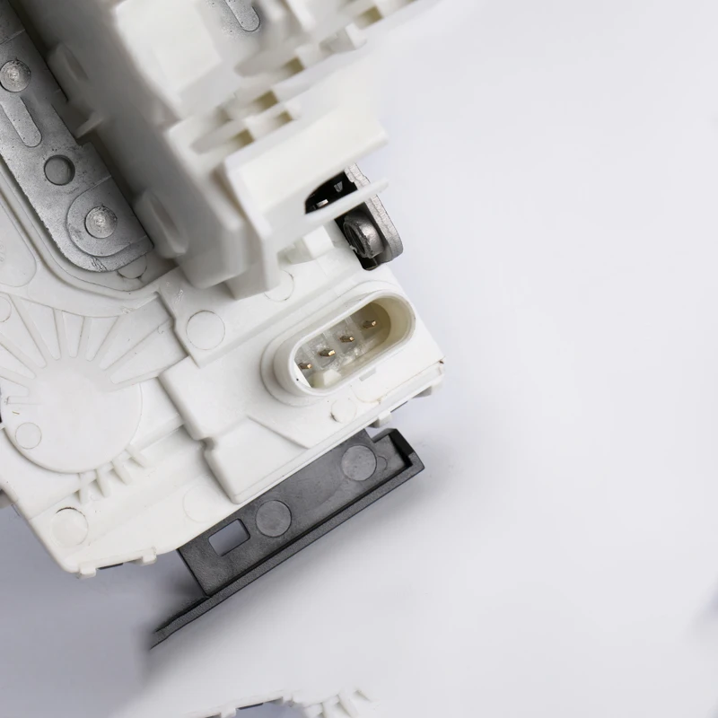 Wq041 Auto Body Parts Front Left Door Lock Module 2047202735 For