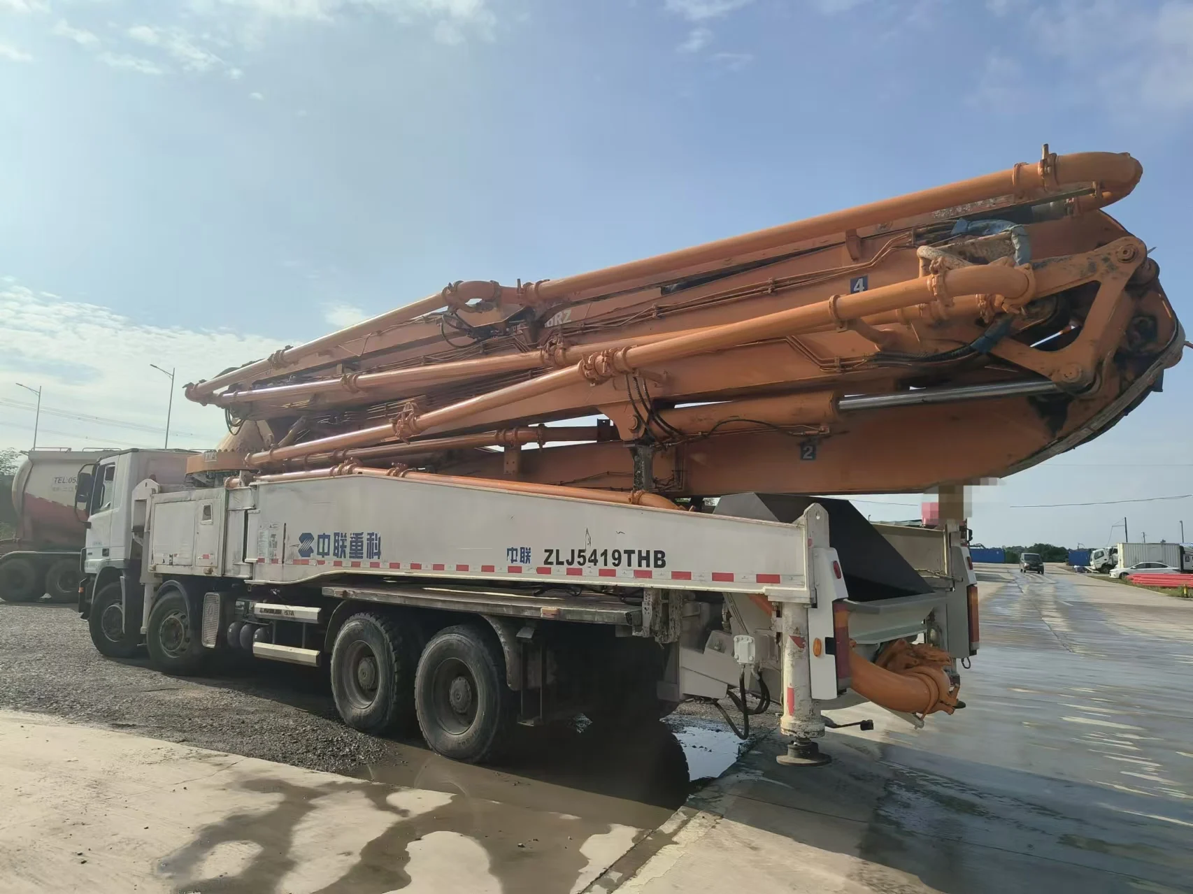 High Quality Used Zoomlion 52 Meter Concrete Mixer Pump Truck Good Condition with Engine Motor Core Components on Sale in Dubai