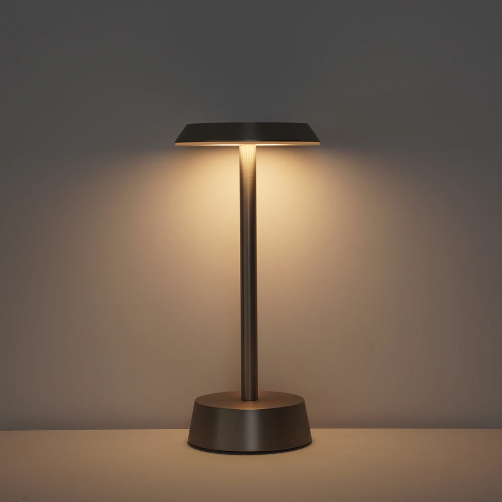 Nordic Cordless Lamp Table Design Hotel Restaurant Metal Rechargeable Led Table Lamp with Charging Base