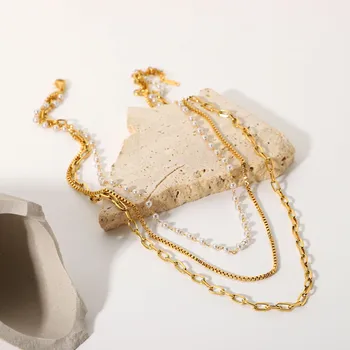 Collana Girocollo Multistrato in Oro 18k con Perle e Catena a Maglie in Acciaio Inox, da Spiaggia Estiva