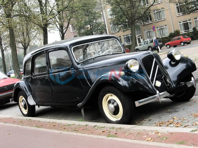 2022 Best Price Classic Vehicle Quality Vintage Car/4 Seat Antique