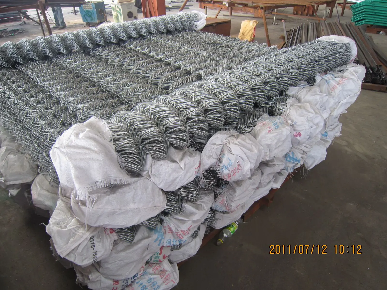 product galvanized chain link mesh fence with grass-16