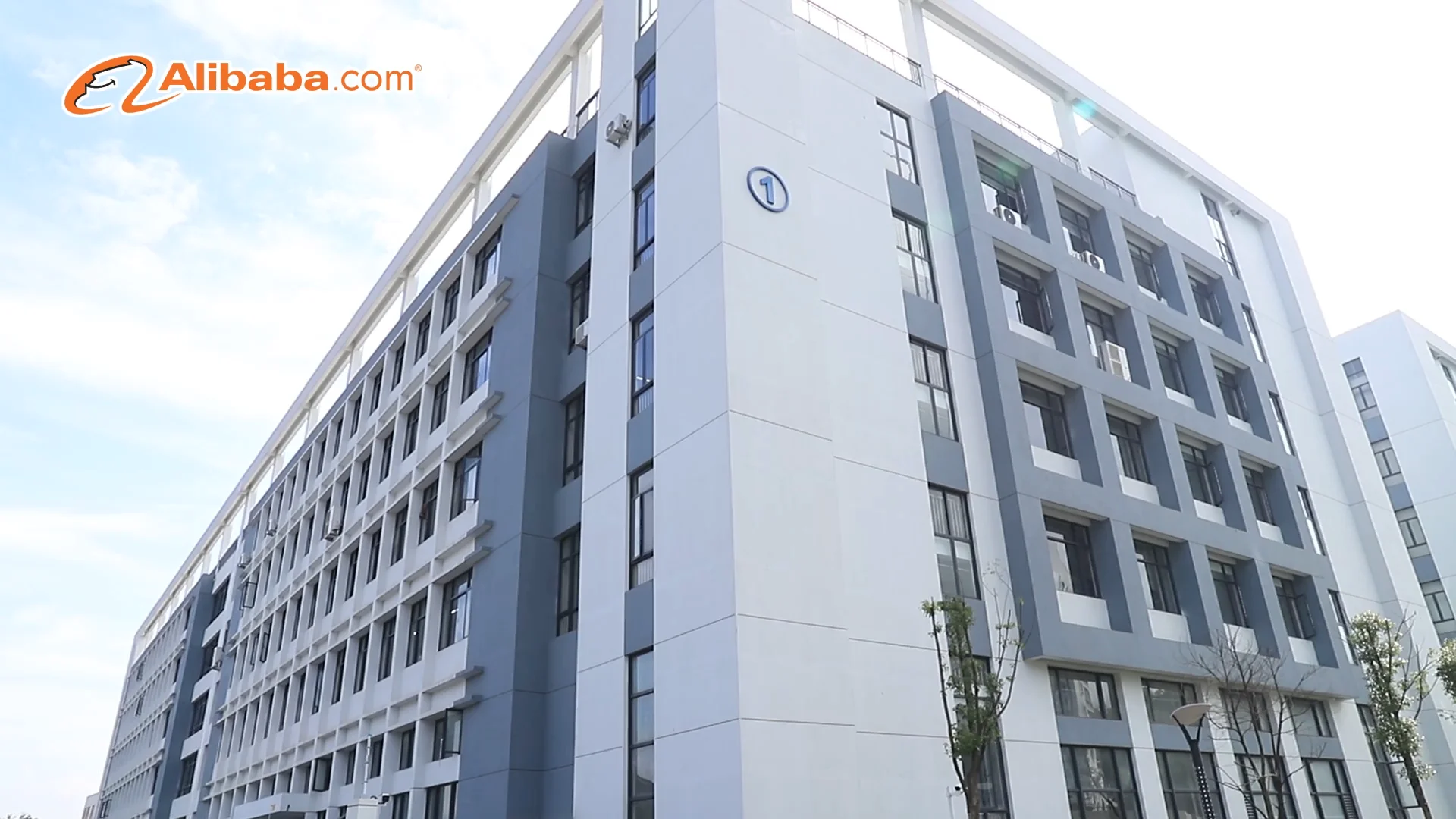 Deluxe High Back Outdoor Garden Wicker Rattan Swivel Chair With