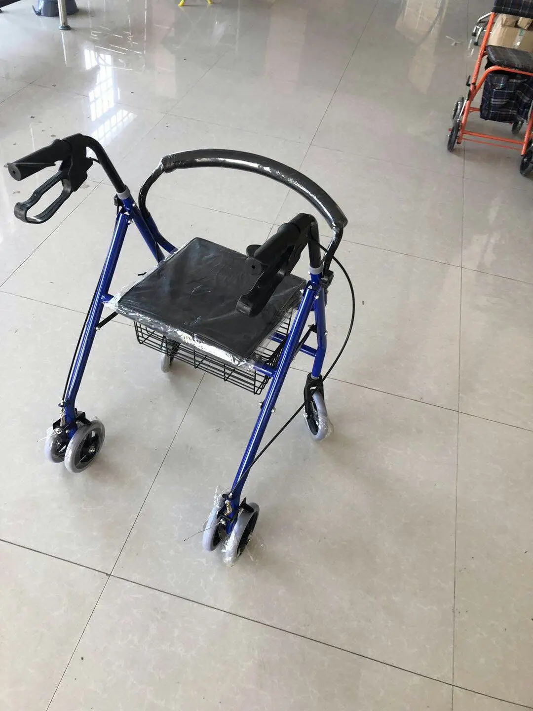 Adjustable Senior 4 Round Removeable Upright Aluminum Japan Old People Shopping Cart Rollator Walker with Seat