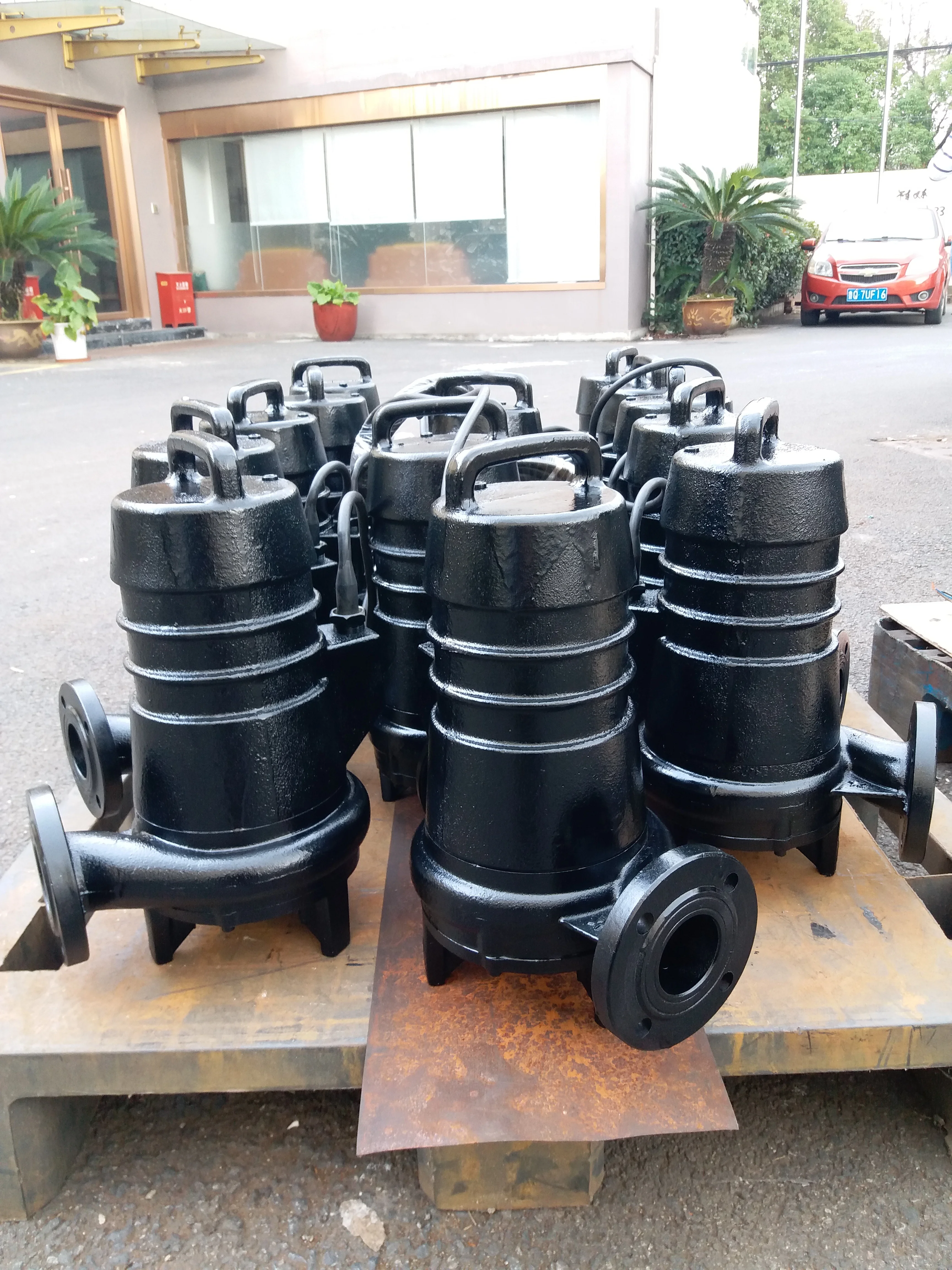 Submersible Sump Pump with Auto Coupling Guide Rail