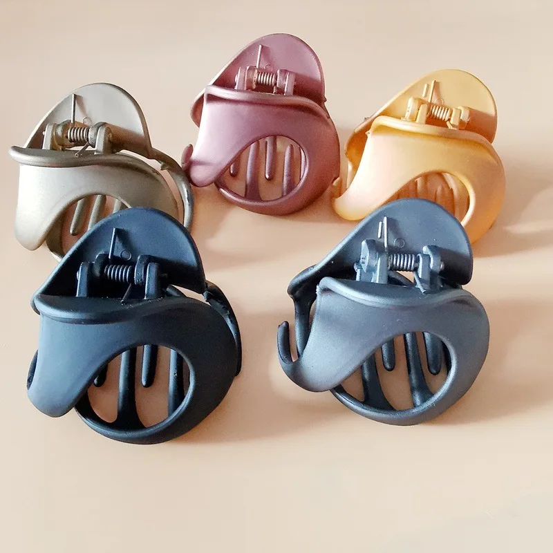 6CM Medium Size Cochlear Plastic Grip Hair Clip Odd Hand Clip Ladies Frosted Ponytail Clip Hair Grip Hair Accessories