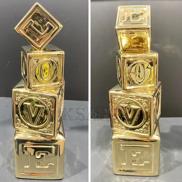 Art Life Series LOVE Sculpture Customization Electroplated Golden English Letters Sculpture Gallery Resin Crafts Decoration