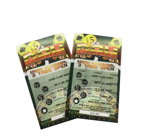 Несколькими окнами с вытяжным языком игровые карты и лотерейный билет для подтягивания лотерейный билет