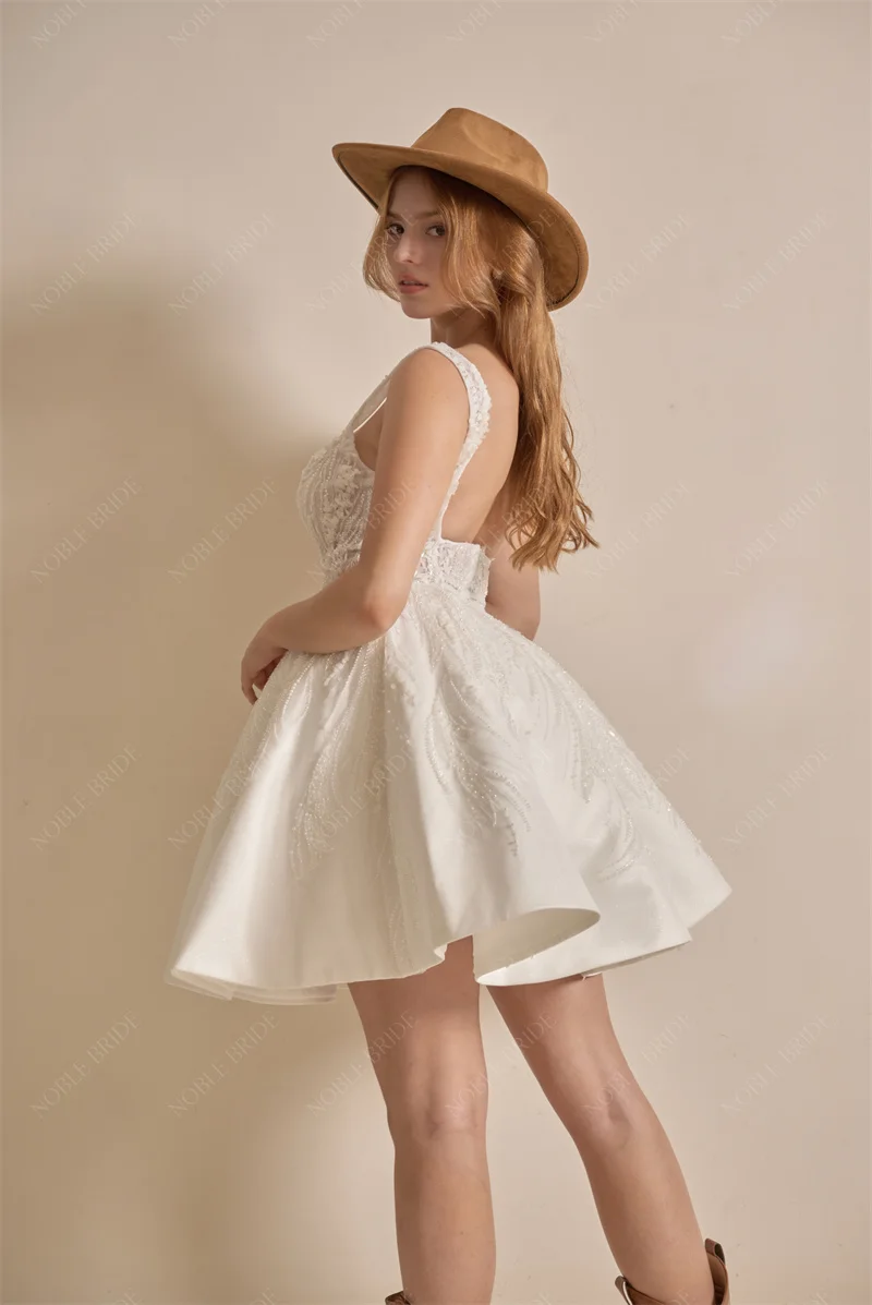 2025 Latest Design Short Bridal Dresses Beaded Sleeveless