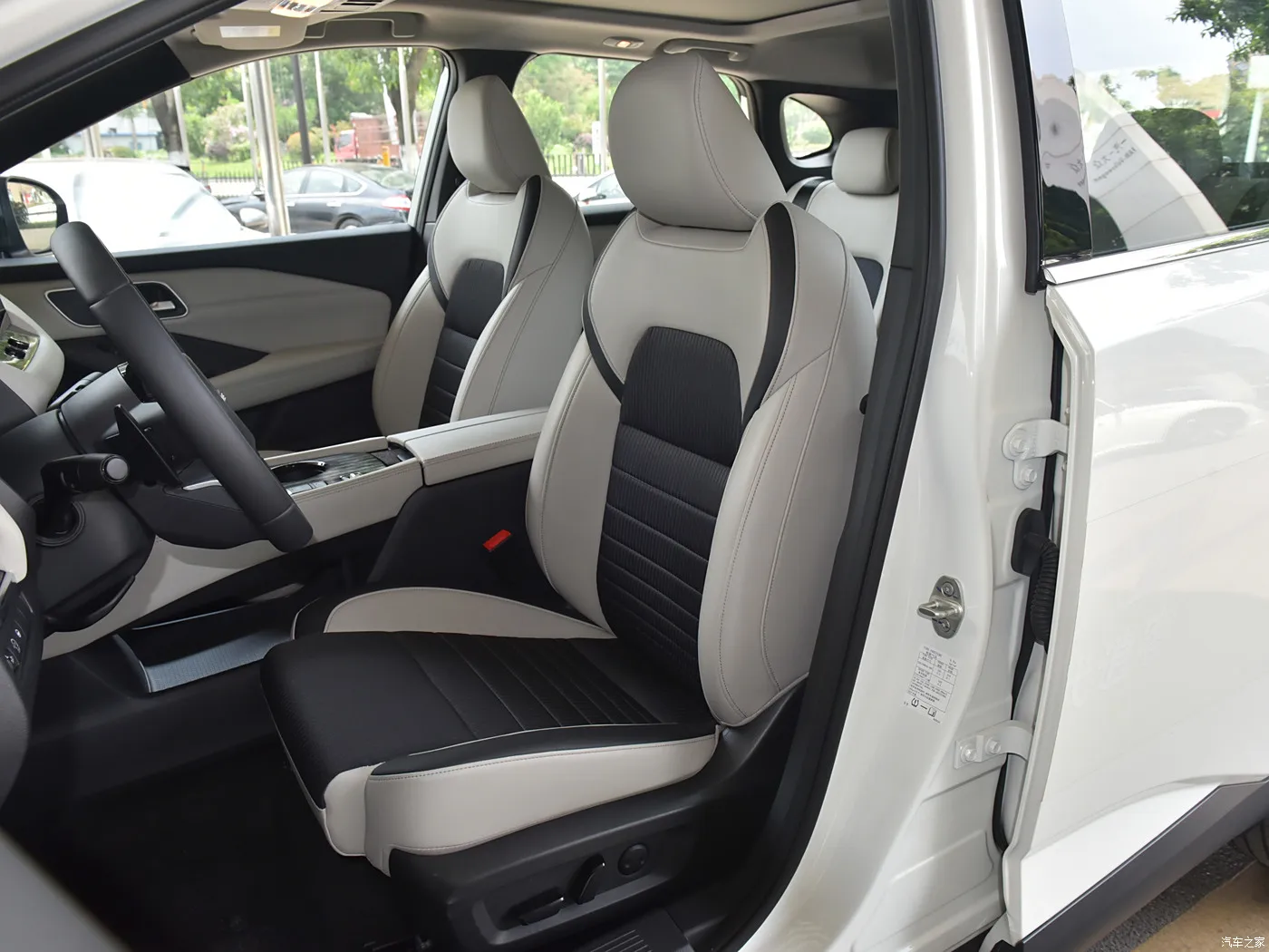 Nissan Qashqai vs Rogue: Our Favourite Compact SUV Contest, image size:1400x1050