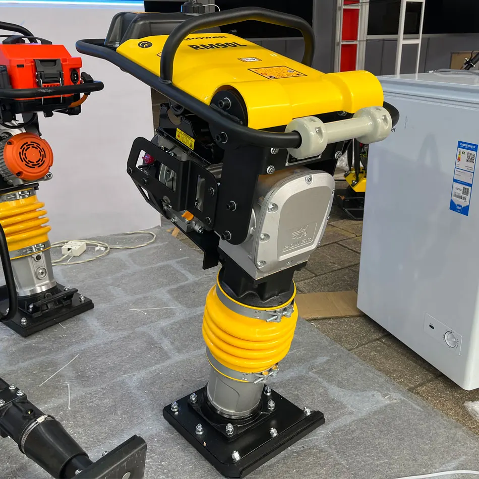 Измельчитель почвы с бензиновым двигателем для эффективного затемнения грунта