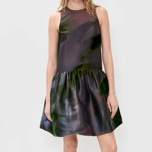 Wisrise Fashion OEM Custom Design Women's Dark Green Tie-Dye Sleeveless Satin Ruffled Hem Mini Dress
