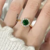 Piedra verde con baño de oro de 18k