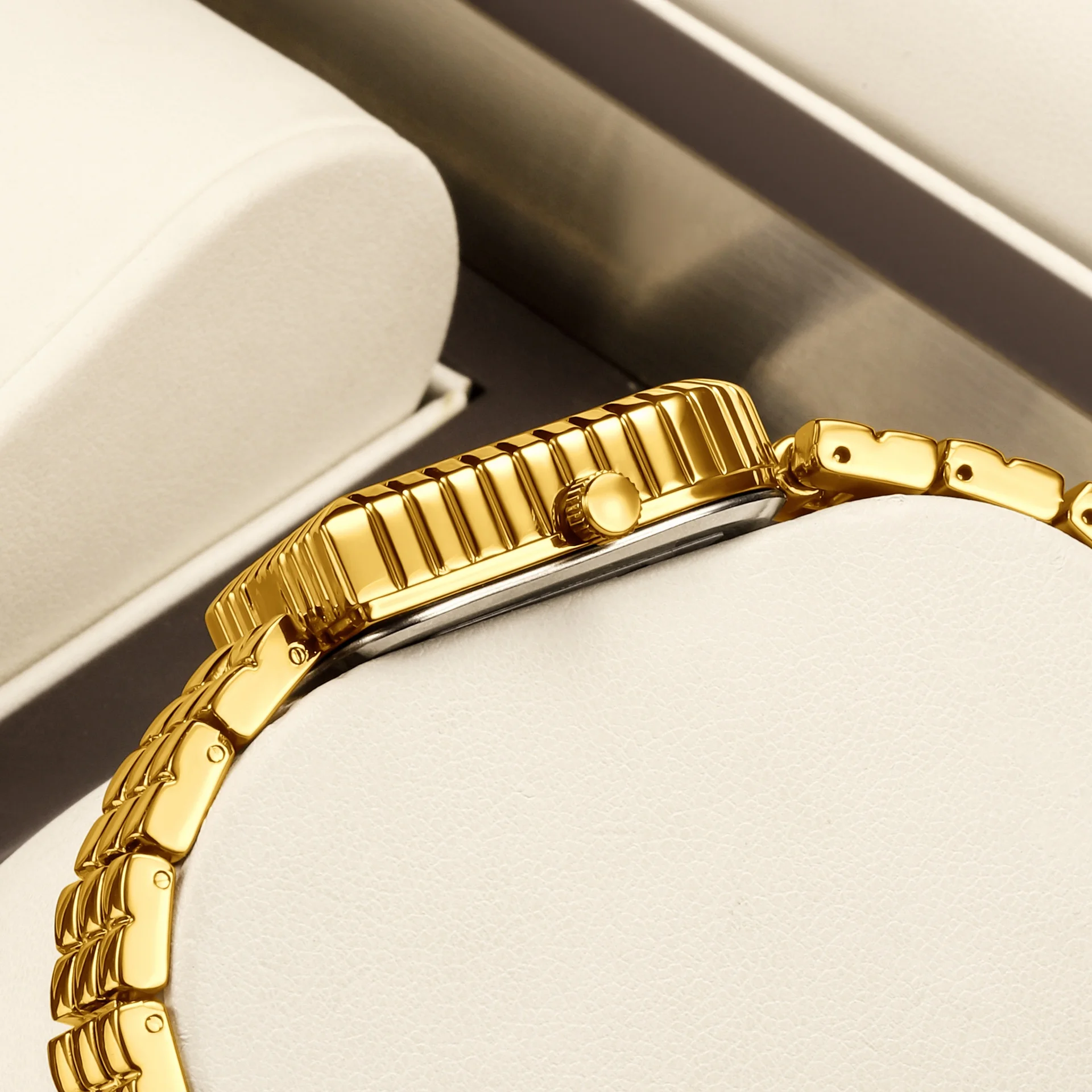 Tonneau Ultra-Thin Quartz Women's Watch OM-767821