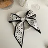 Petit foulard en soie noir à fleurs