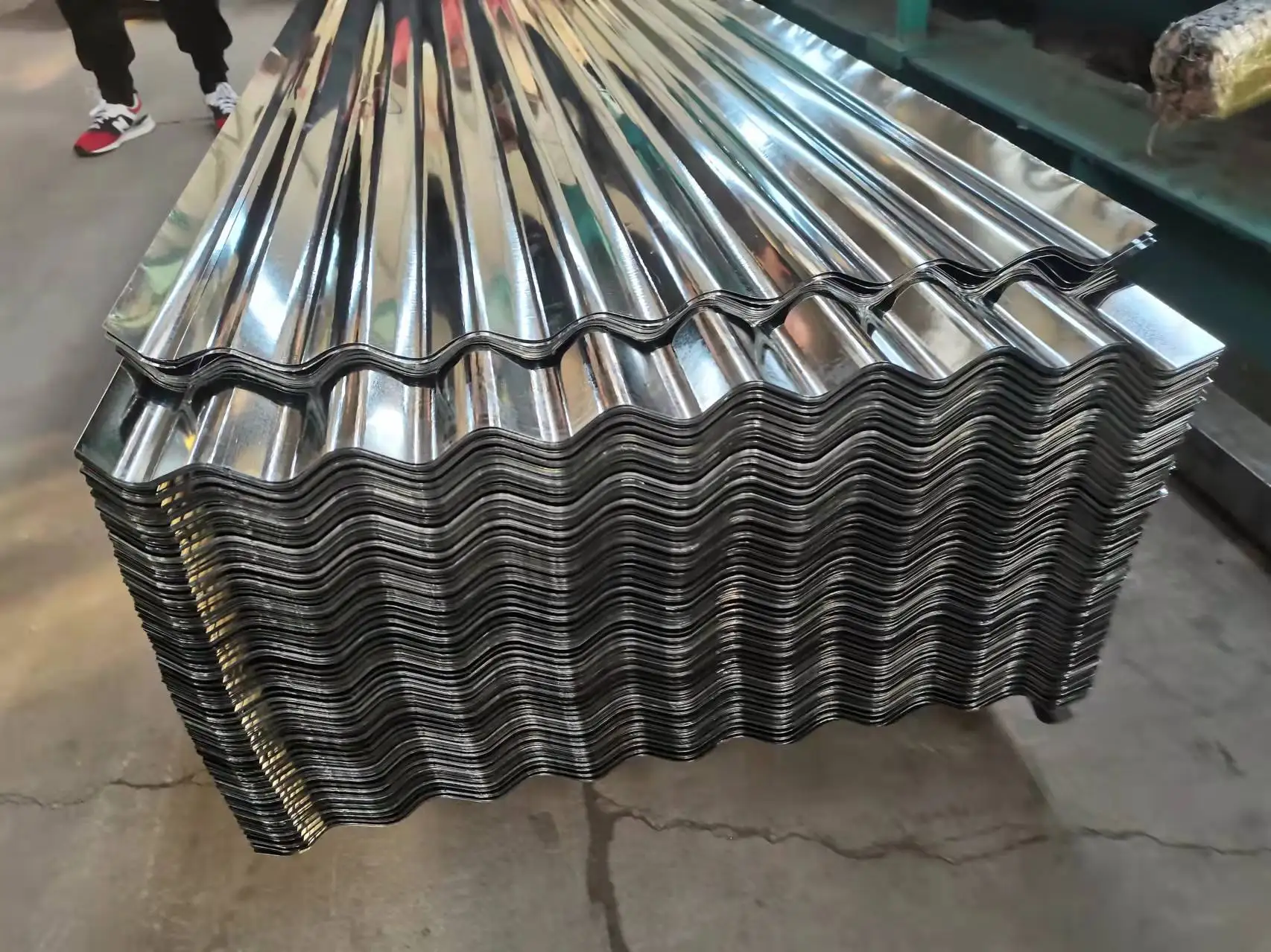Galvanized Corrugated 3m Sheet Metal for Roofing